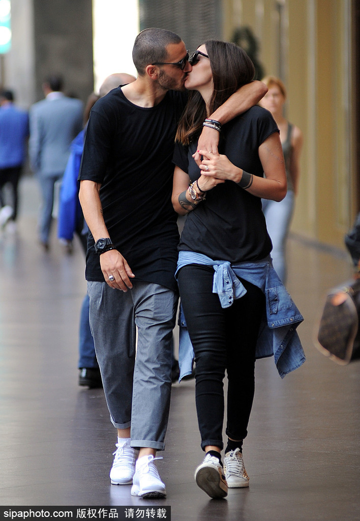 盤點：七夕虐狗模式開啟 歐美明星情侶街拍恩愛衣品一起秀！