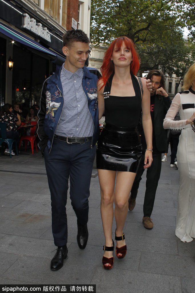 盤點：七夕虐狗模式開啟 歐美明星情侶街拍恩愛衣品一起秀！