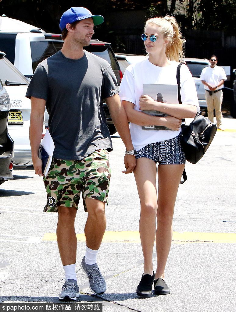 盤點(diǎn)：七夕虐狗模式開啟 歐美明星情侶街拍恩愛衣品一起秀！