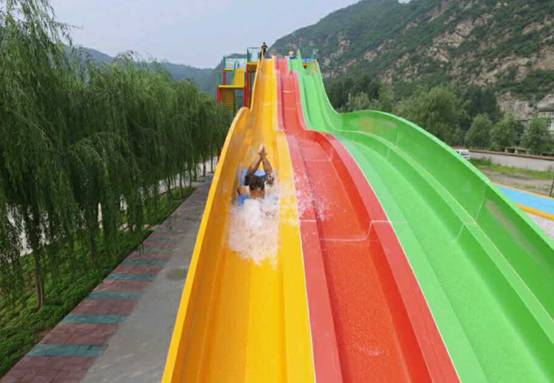 京郊嘉樂(lè)園水世界為市民避暑休閑提供選擇