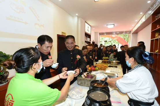 幸福100讓“普惠養(yǎng)老”造福千家萬(wàn)戶