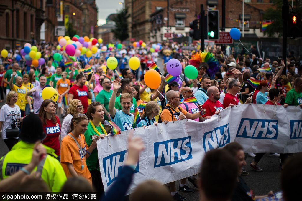 彩色曼徹斯特：腐國(guó)舉行年度同志驕傲大游行