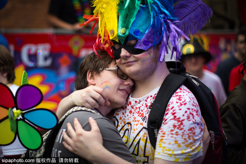 彩色曼徹斯特：腐國(guó)舉行年度同志驕傲大游行