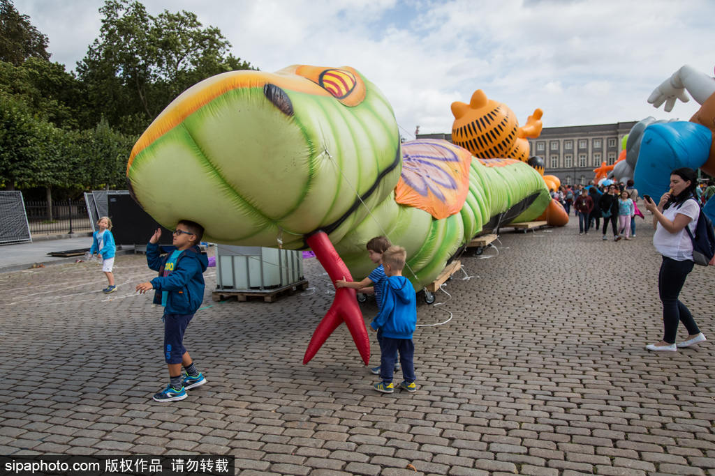 比利時動漫節(jié)：帝國士兵霸氣現(xiàn)身地鐵站 各種超萌角色嗨不停