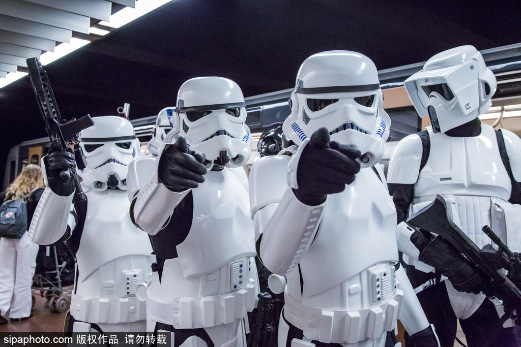 比利時(shí)動(dòng)漫節(jié)：帝國(guó)士兵霸氣現(xiàn)身地鐵站 各種超萌角色嗨不停