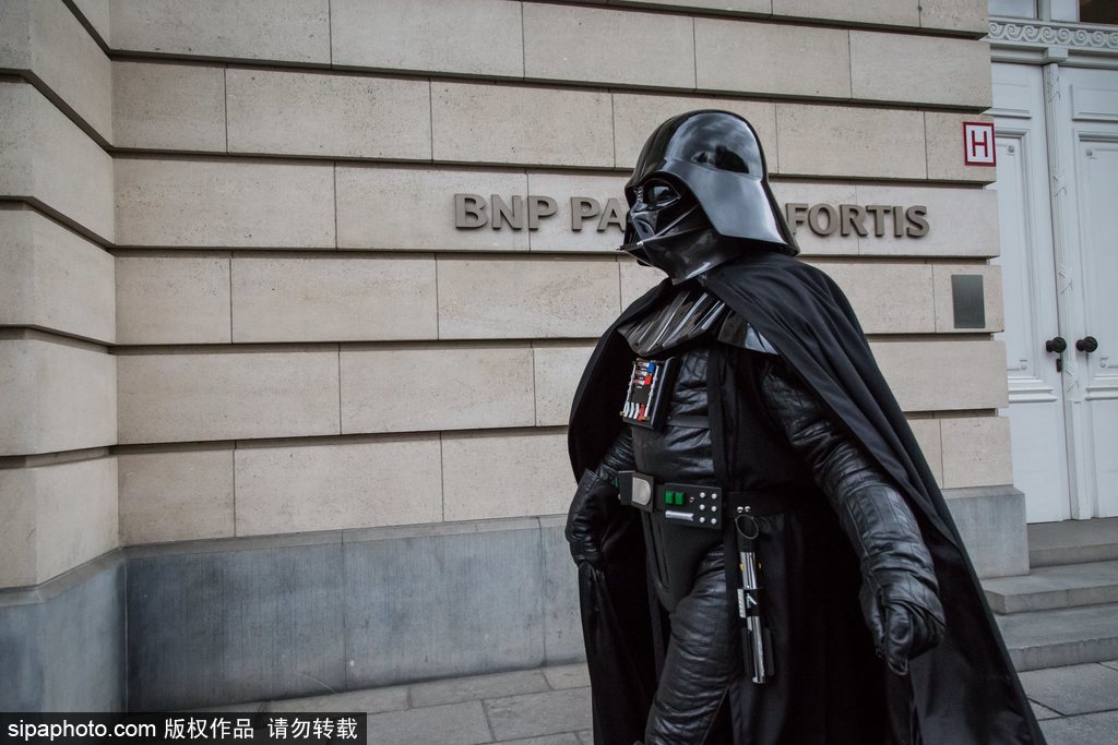 比利時動漫節：帝國士兵霸氣現身地鐵站 各種超萌角色嗨不停