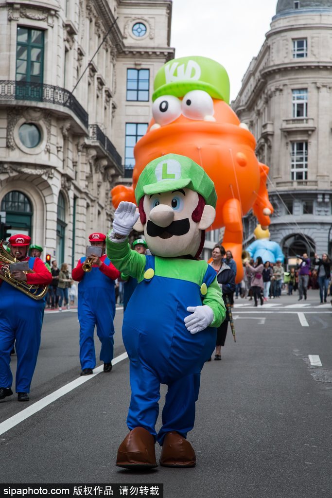 比利時動漫節：帝國士兵霸氣現身地鐵站 各種超萌角色嗨不停