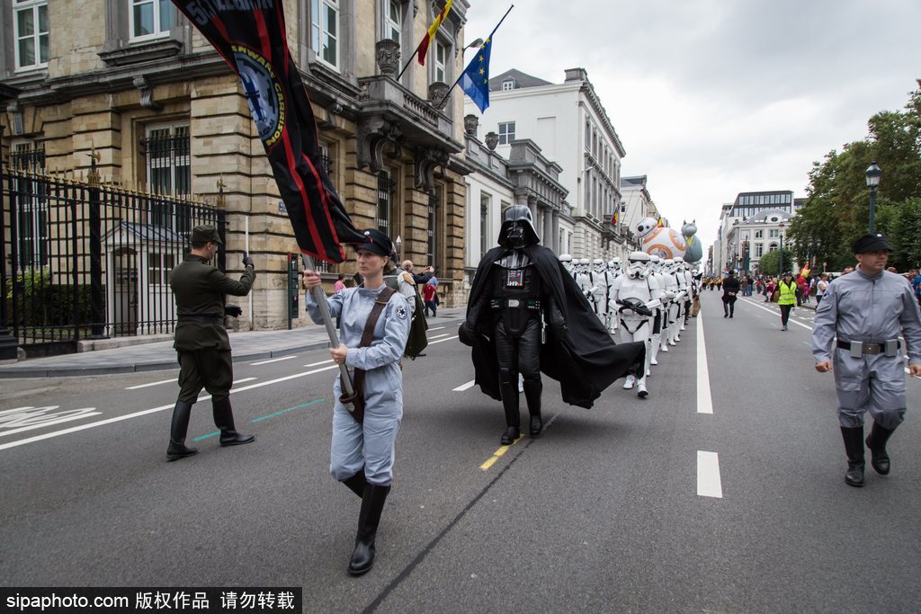 比利時(shí)動(dòng)漫節(jié)：帝國(guó)士兵霸氣現(xiàn)身地鐵站 各種超萌角色嗨不停