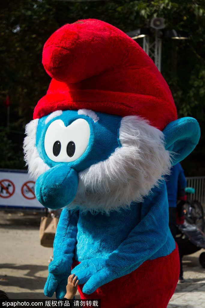 比利時動漫節：帝國士兵霸氣現身地鐵站 各種超萌角色嗨不停