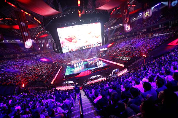 全球電競比賽巨額獎金吸眼球 中國參賽隊(duì)伍占近三成