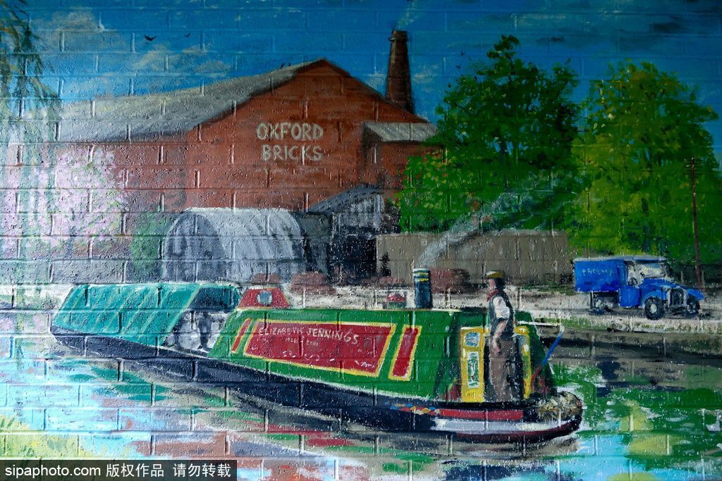 英國：卡通藝術(shù)作品亮相牛津運河橋底 繽紛多彩趣味十足