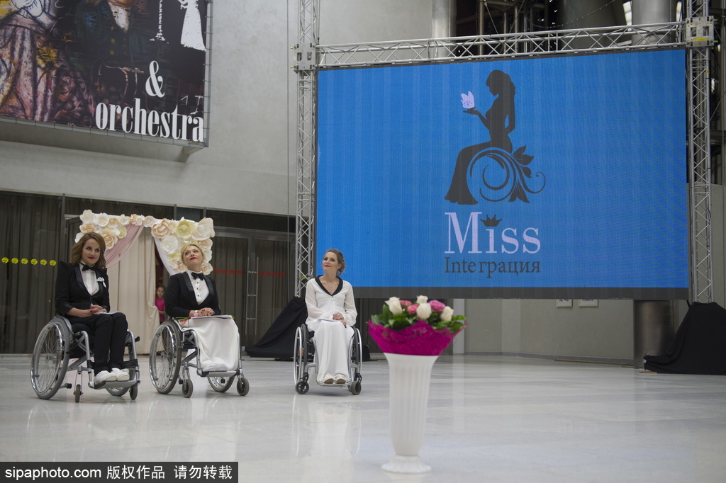 俄羅斯輪椅小姐選美大賽 身殘志堅展現別樣美麗