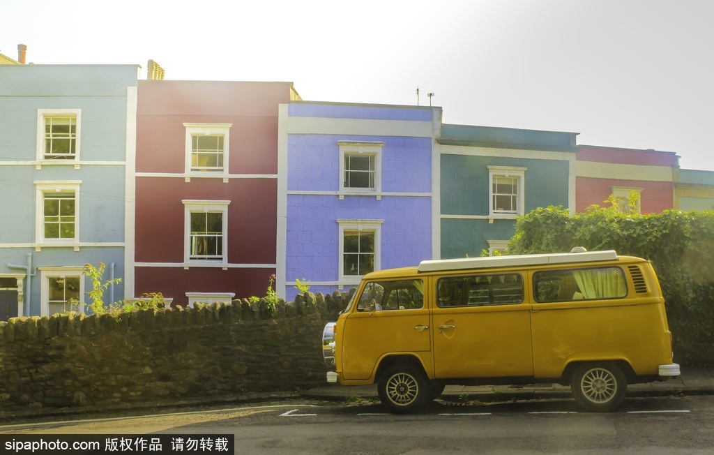 英國(guó)布里斯托爾將變彩色“童話世界” 政府出錢鼓勵(lì)民眾裝修