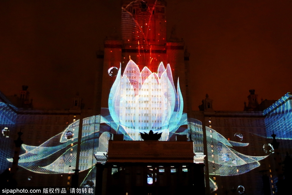 俄羅斯“光之環”國際燈光節 炫目燈光投向莫斯科各大名勝建筑