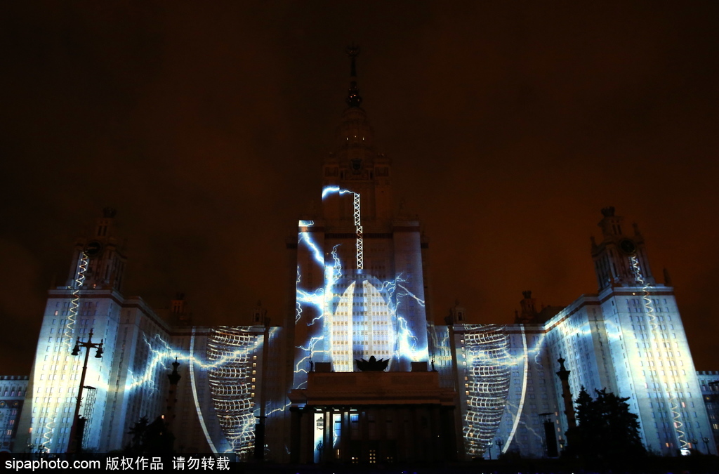俄羅斯“光之環”國際燈光節 炫目燈光投向莫斯科各大名勝建筑