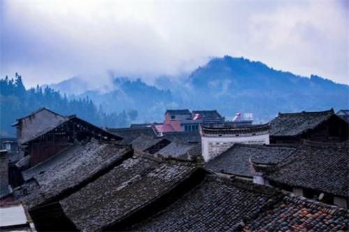 國慶去哪兒？汪涵現身萬人盛宴，就約你隆里古城見！