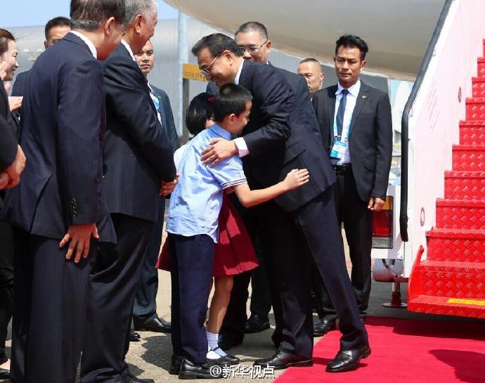 澳門鋪開紅地毯：鮮花樂隊盛迎李克強(qiáng)