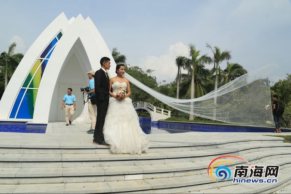 天涯海角婚拍基地引全國融媒體記者爭相留影