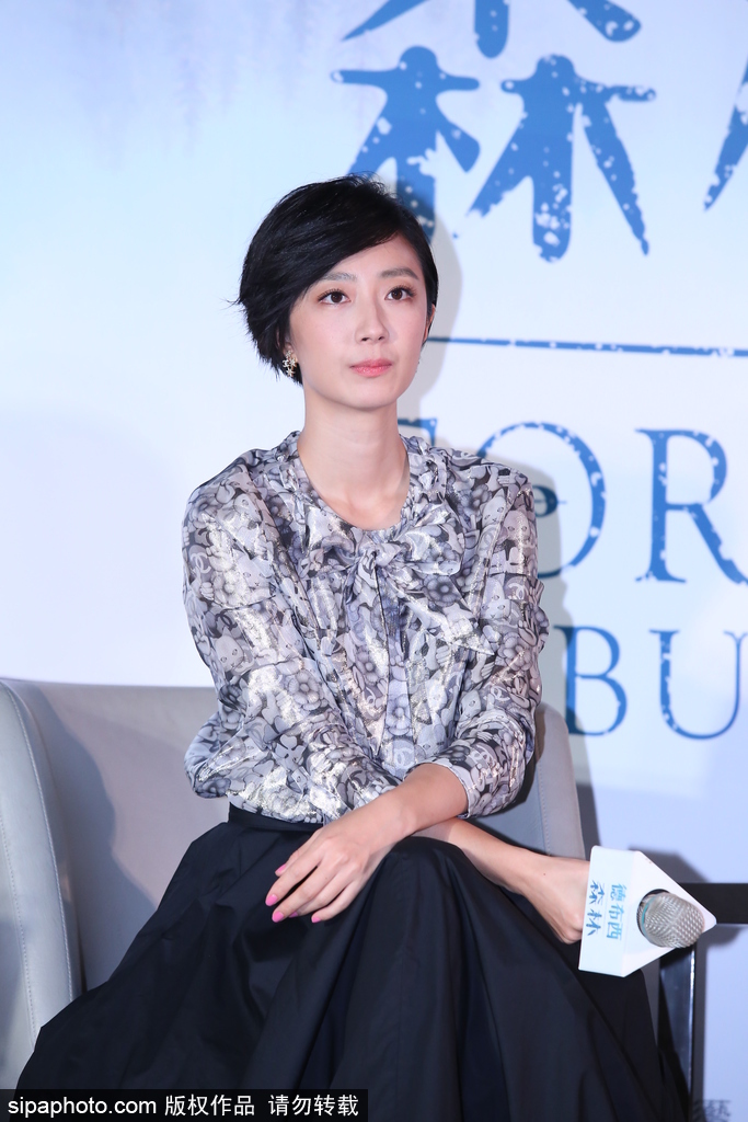 桂綸鎂亮相電影《德布西森林》活動 穿黑色長裙優雅又知性