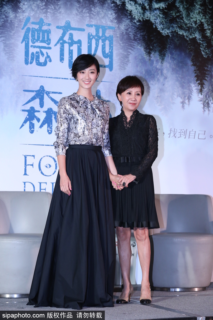 桂綸鎂亮相電影《德布西森林》活動 穿黑色長裙優雅又知性