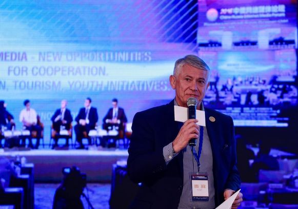 “南部地區(qū)”公司集團(tuán)總裁、“南部地區(qū)媒體園-頓河國立技術(shù)大學(xué)”基金會董事長格奧爾吉•維塔里耶維奇•庫季諾夫發(fā)言