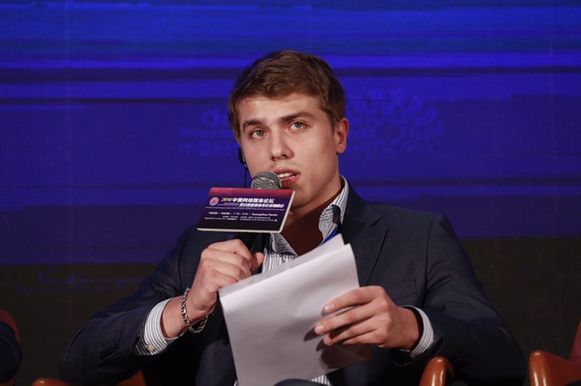 “南部地區(qū)媒體園”公司信息技術(shù)和新媒體部主任古吉諾夫•尼基塔•格奧爾吉耶維奇發(fā)言