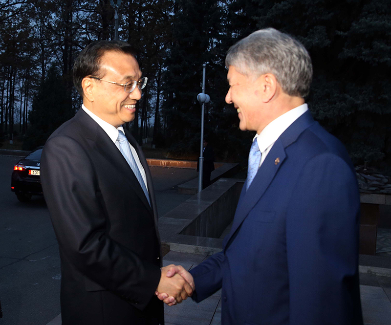 李克強會見吉爾吉斯斯坦總統阿坦巴耶夫