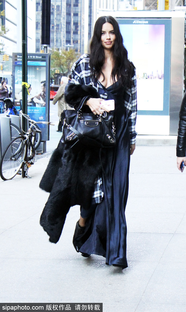 2016維密大秀本月開(kāi)幕：模特試裝私服曝光 統(tǒng)一大長(zhǎng)腿+美顏