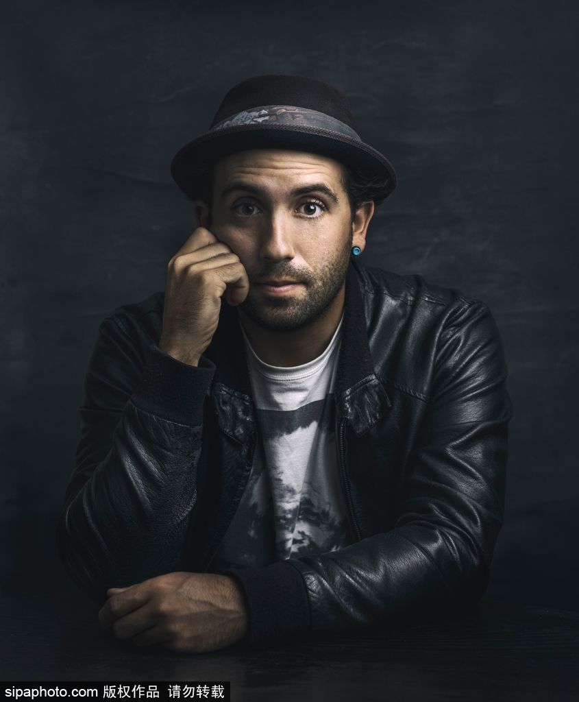 巴西熱帶雨林的投影 攝影師打造震撼光影涂鴉提倡環保