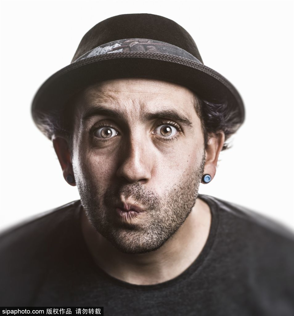 巴西熱帶雨林的投影 攝影師打造震撼光影涂鴉提倡環保