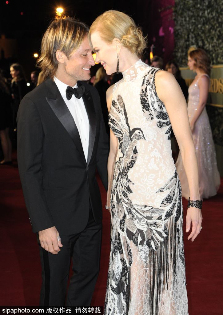 光棍節(jié)的暴擊│盤(pán)點(diǎn)明星情侶蘇炸了的甜蜜瞬間