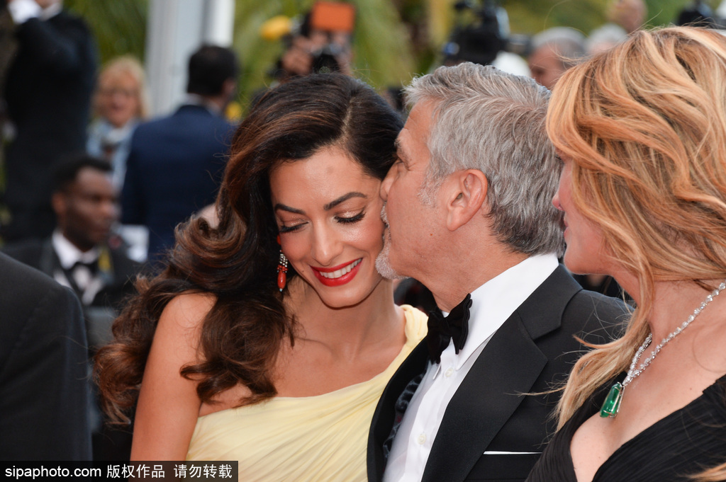 光棍節(jié)的暴擊│盤(pán)點(diǎn)明星情侶蘇炸了的甜蜜瞬間