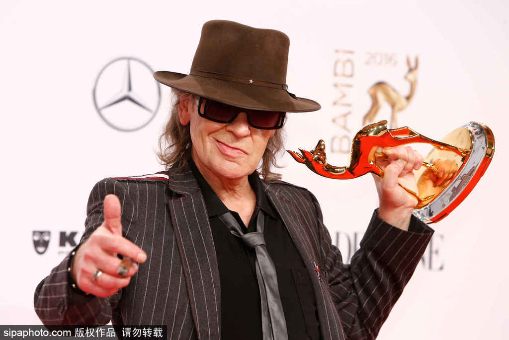 2017德國(guó)小鹿斑比獎(jiǎng)紅毯 超模女星驚艷紅毯球星大大腕齊亮相