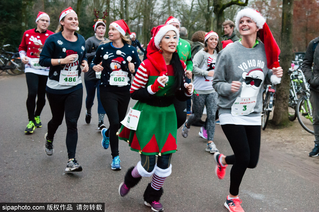 荷蘭舉辦“最丑毛衣跑” 民眾展示奇葩巨丑毛衣