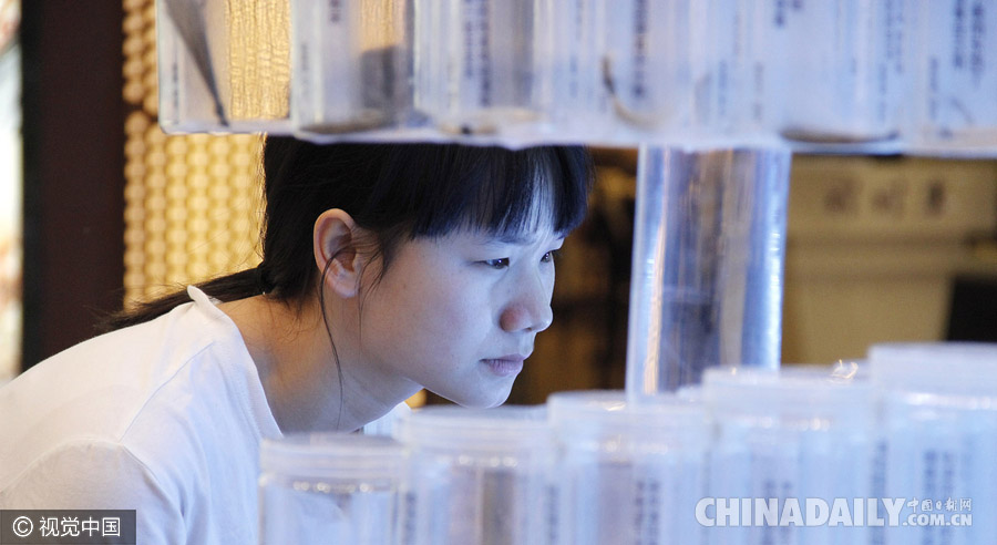 2000多位老人剪下白發呼喚兒女回家過年