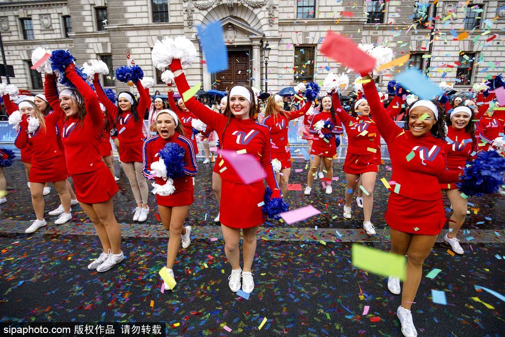 2017倫敦新年大游行盛大舉行 載歌載舞歡聲笑語迎新年