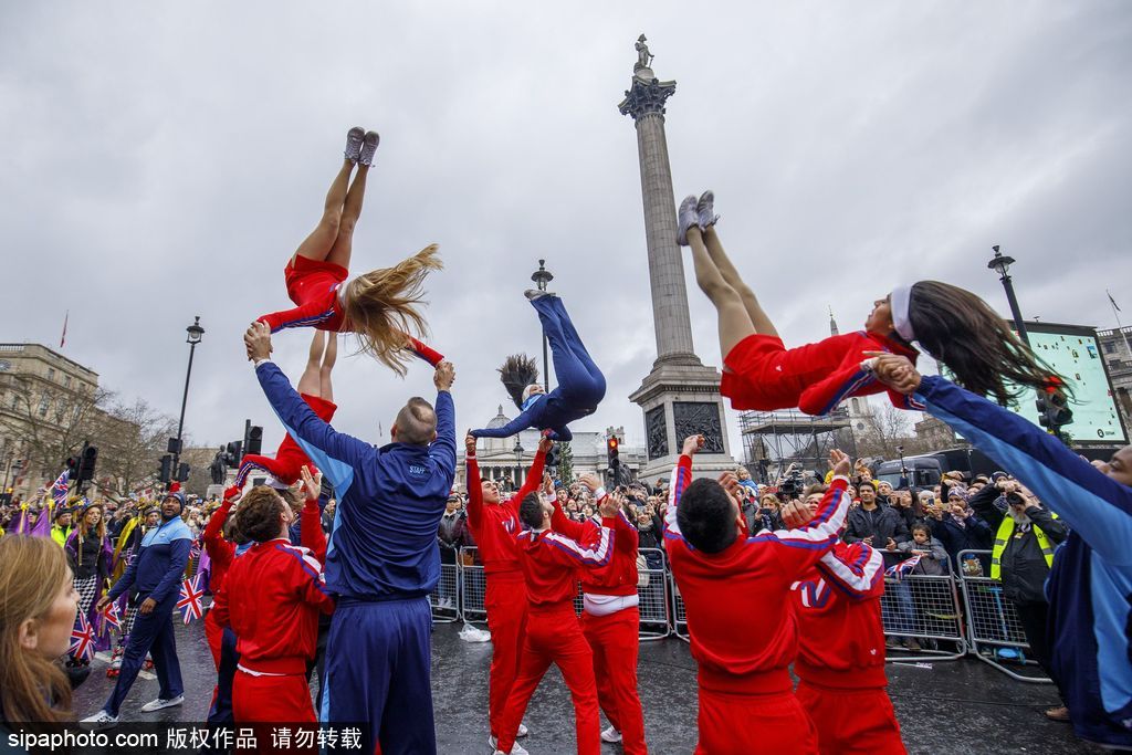 2017倫敦新年大游行盛大舉行 載歌載舞歡聲笑語(yǔ)迎新年