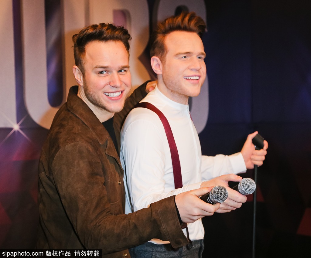 鹿晗蠟像被親掉色？盤點明星VS蠟像大對比