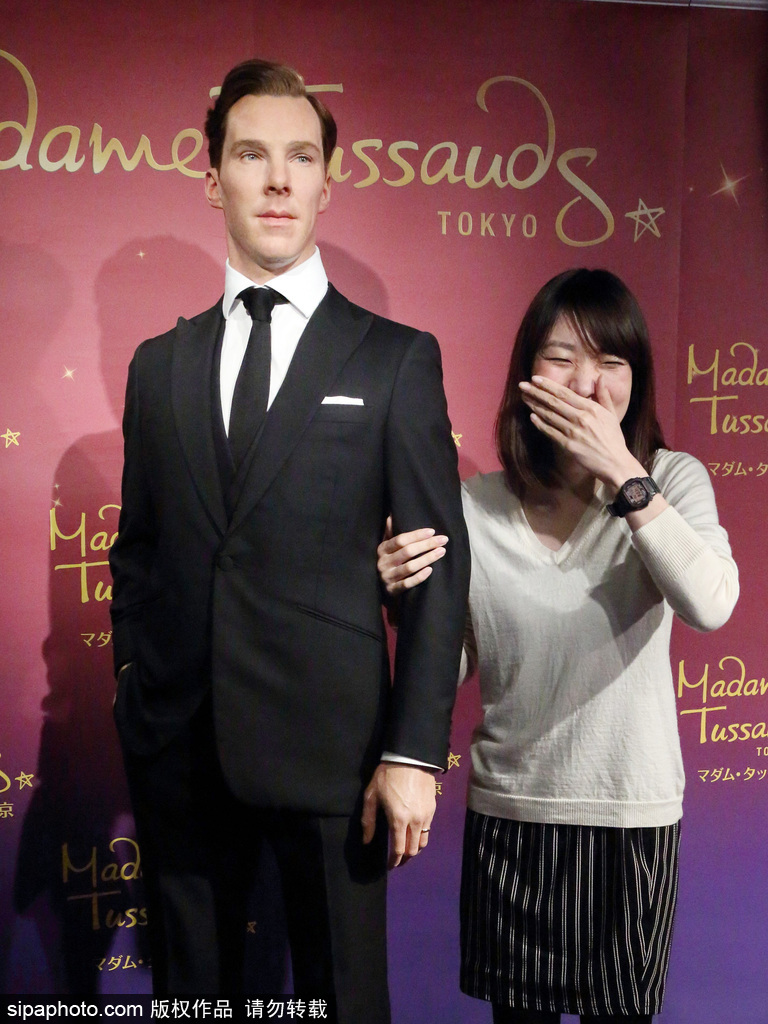 鹿晗蠟像被親掉色？盤點明星VS蠟像大對比