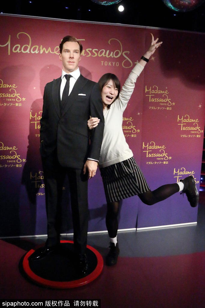 鹿晗蠟像被親掉色？盤點(diǎn)明星VS蠟像大對(duì)比