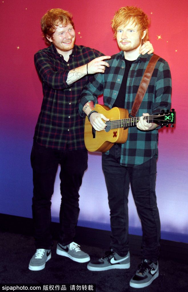 鹿晗蠟像被親掉色？盤點明星VS蠟像大對比