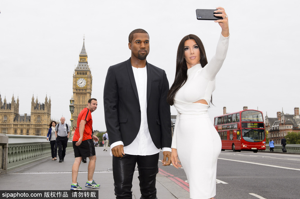 鹿晗蠟像被親掉色？盤(pán)點(diǎn)明星VS蠟像大對(duì)比