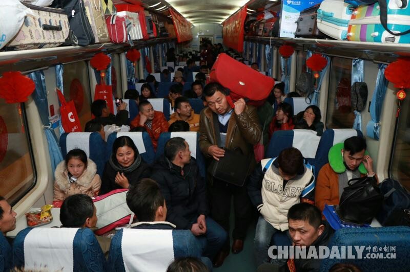 開往家鄉的專列：1200多名阜陽農民工免費乘專列返鄉