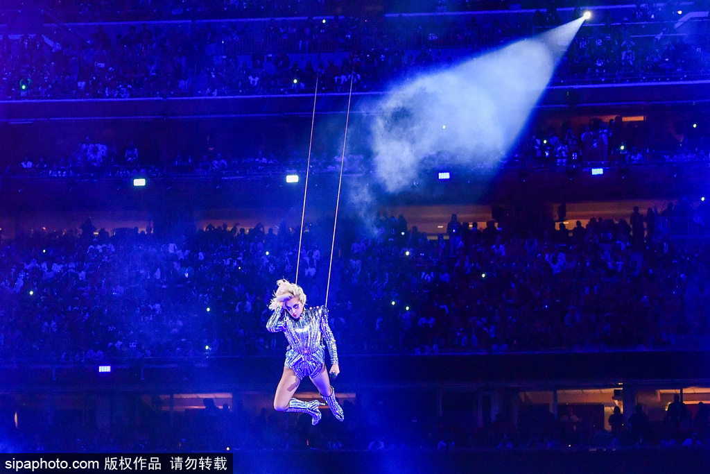 第51屆超級(jí)碗：Lady Gaga中場(chǎng)秀引爆全場(chǎng)