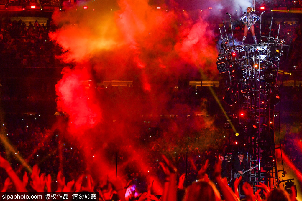 第51屆超級碗：Lady Gaga中場秀引爆全場