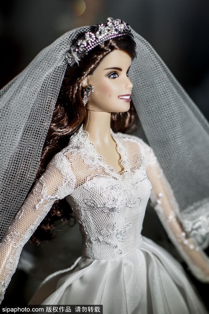 “王室”芭比娃娃亮相馬德里 威廉王子夫婦大婚造型搶眼