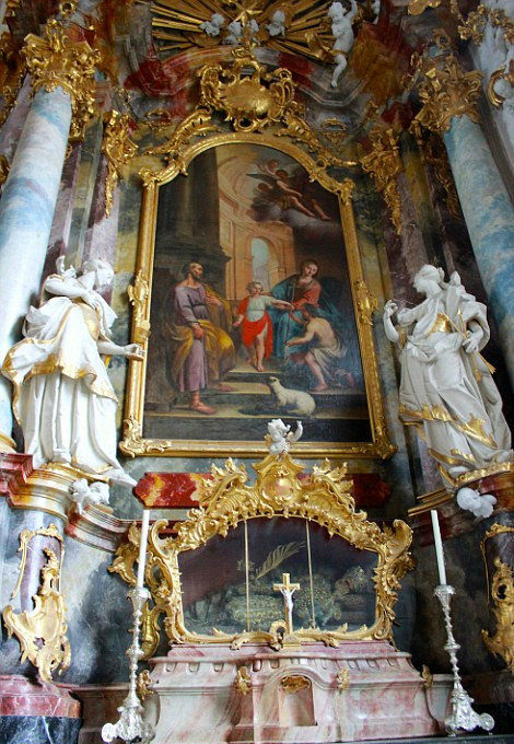 德國修道院現兩具“史上最奢華骷髏”