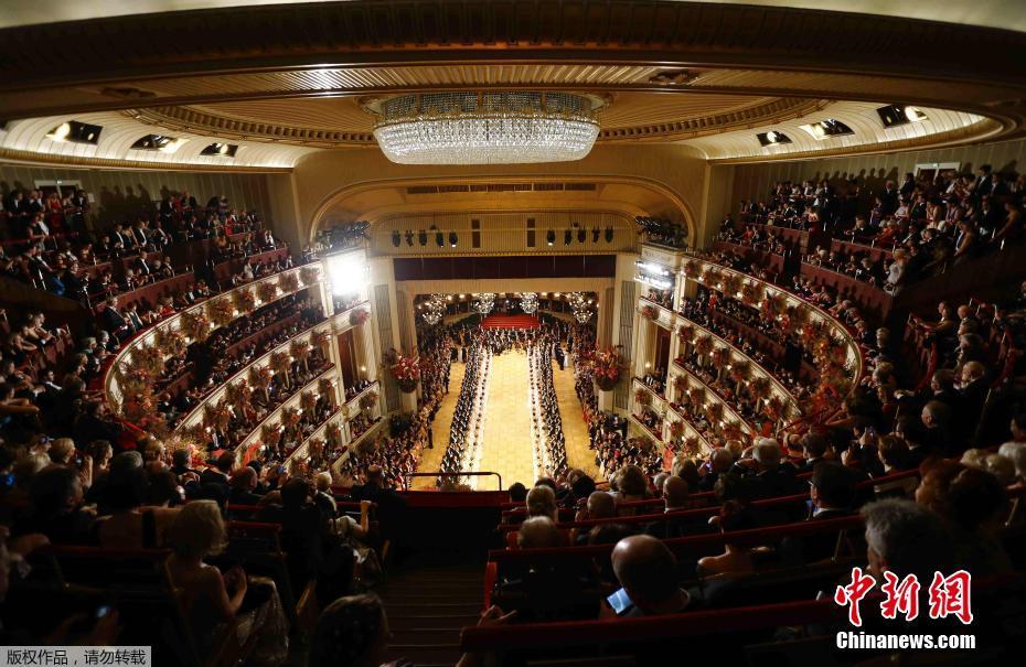 維也納歌劇院舉行年度舞會(huì) 場面盛大奢華
