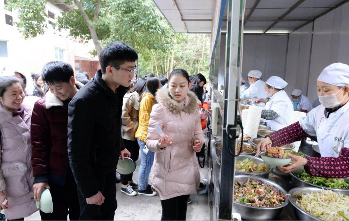 90后“學生夫妻”：在外打拼后入校求學（組圖）