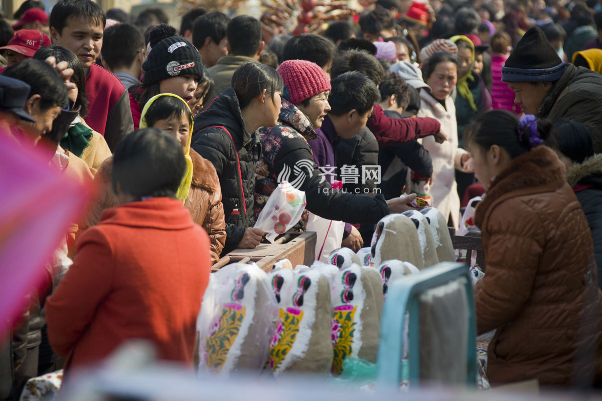 感受非遺文化 山東火把李廟會(huì)泥塑娃娃當(dāng)主角[組圖]
